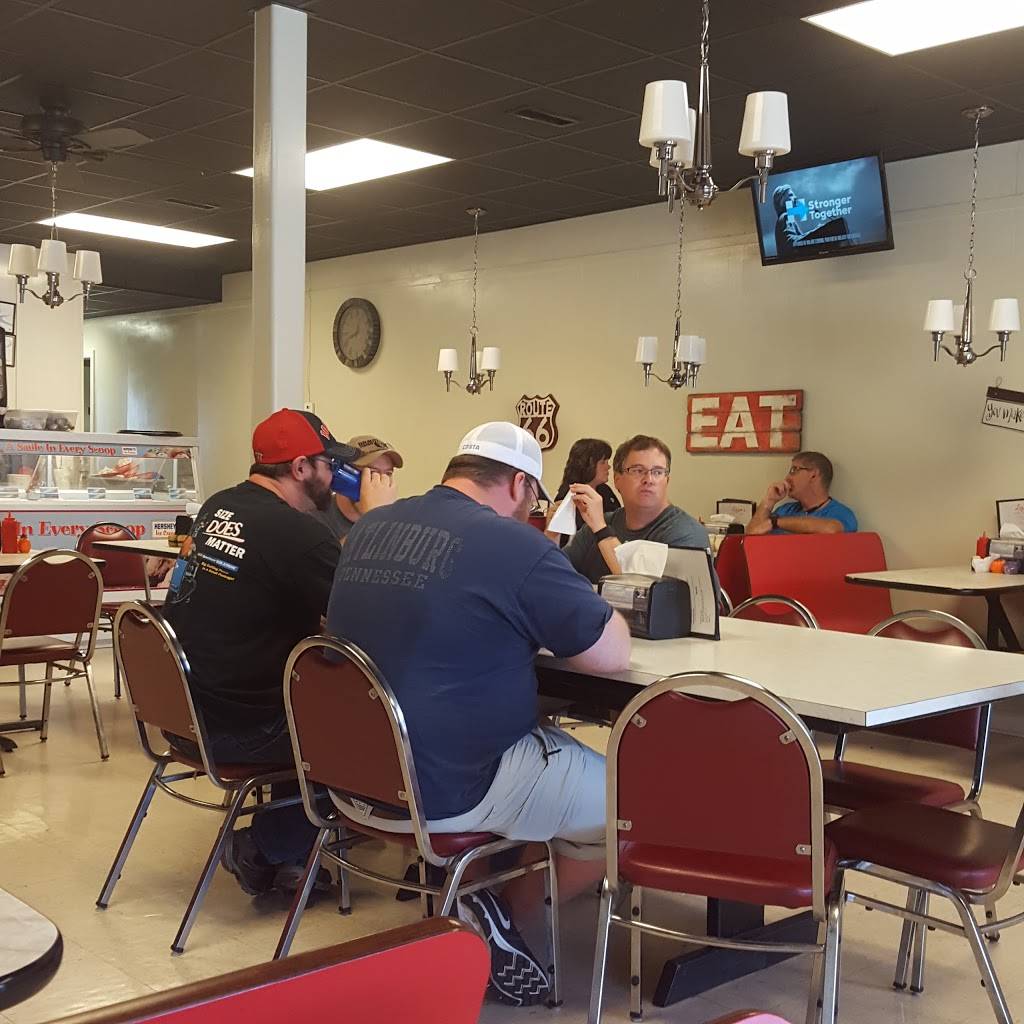 Lizzies Grill-N-Chill | restaurant | 1989 N Main St, Goldston, NC 27252, USA | 9198989918 OR +1 919-898-9918