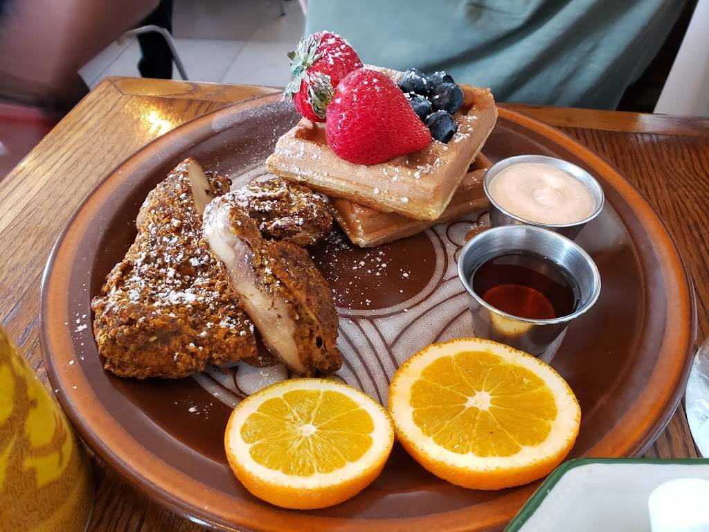 Chesterfields Gastro Diner | restaurant | 1433 Wellington St W #111, Ottawa, ON K1Y 2X2, Canada | 6136808990 OR +1 613-680-8990