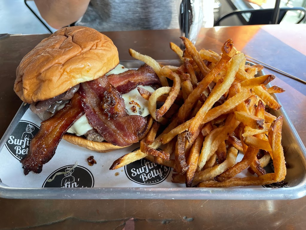 Surfin Betty’s Burger Bar | restaurant | 1501 Philadelphia Ave, Ocean City, MD 21842, USA | 4102134900 OR +1 410-213-4900