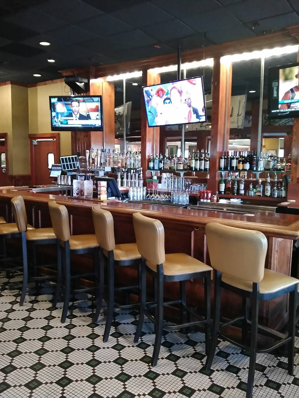 Ruby Tuesday | restaurant | 315 Rivers Edge Dr, Milford, OH 45150, USA | 5138314100 OR +1 513-831-4100