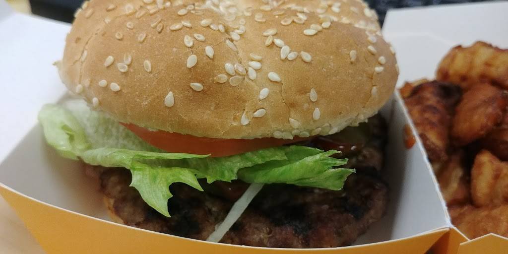 Nathans Famous | restaurant | 3710 Route 9 #2214, Freehold, NJ 07728, USA | 7324318550 OR +1 732-431-8550