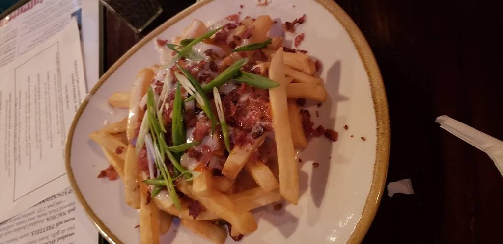 Two Stones Pub | restaurant | 2-3 Chesmar Plaza, Newark, DE 19713, USA | 3022941890 OR +1 302-294-1890