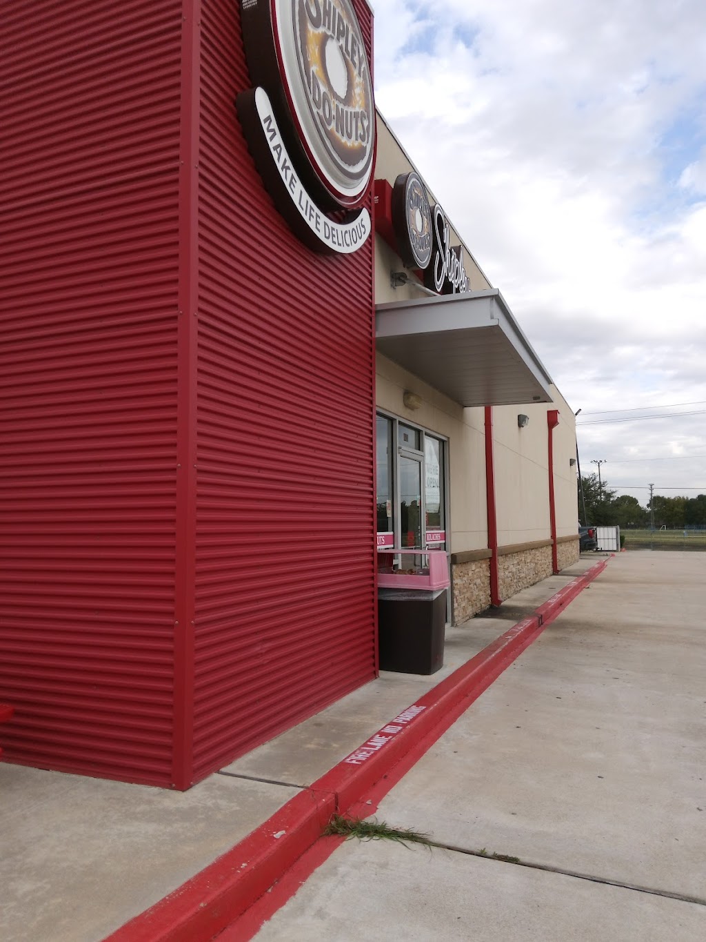 Shipley Do-Nuts | cafe | 8410 Hall Rd, Houston, TX 77075, USA | 7139879797 OR +1 713-987-9797
