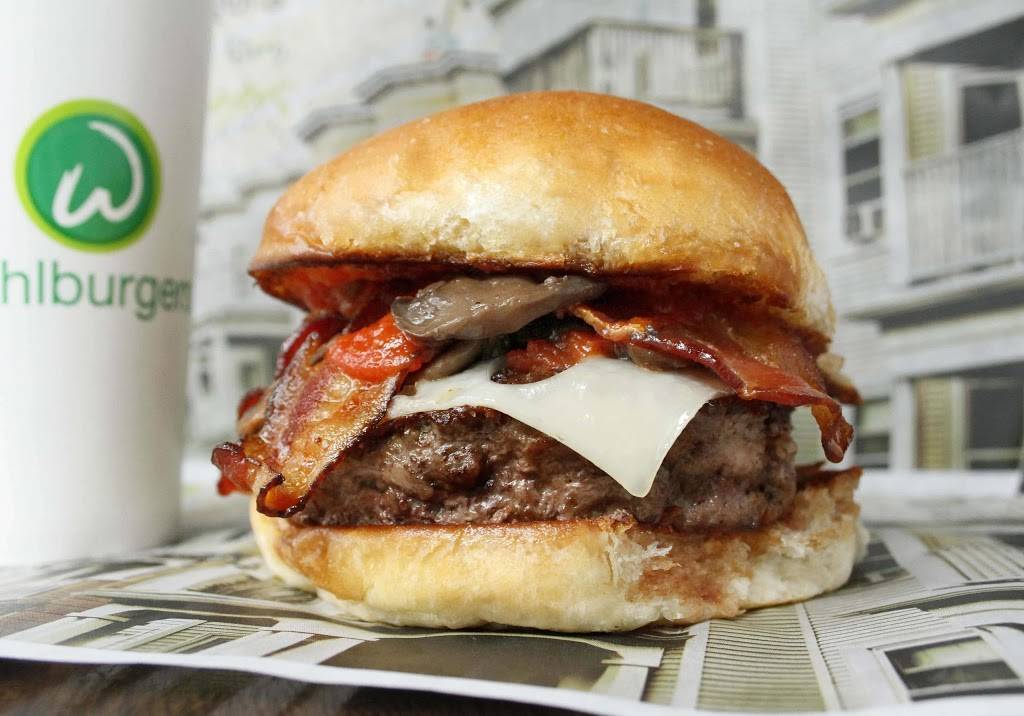 Wahlburgers | restaurant | 930 Market St, Lynnfield, MA 01940, USA | 7813342560 OR +1 781-334-2560