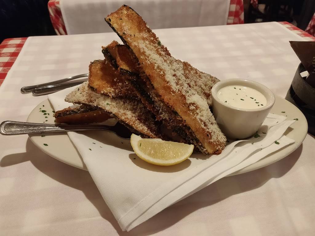 Maggianos Little Italy | restaurant | 2500 N Mayfair Rd, Wauwatosa, WI 53226, USA | 4149781000 OR +1 414-978-1000