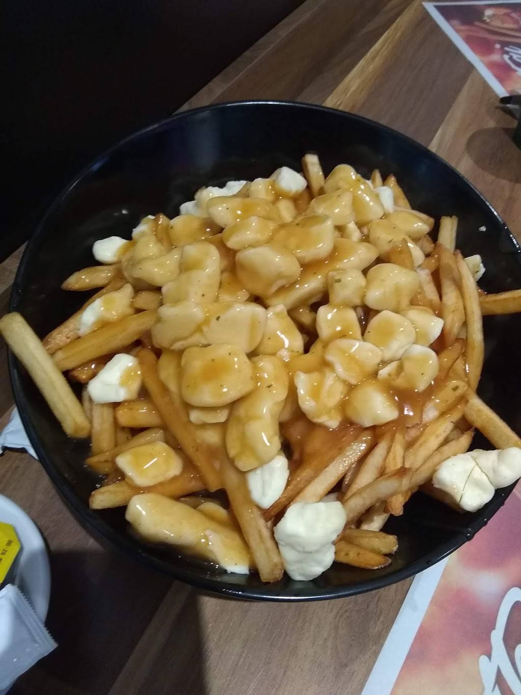 Stratos Pizzeria | restaurant | 395 Rue Hériot, Drummondville, QC J2B 1B1, Canada | 8194740000 OR +1 819-474-0000