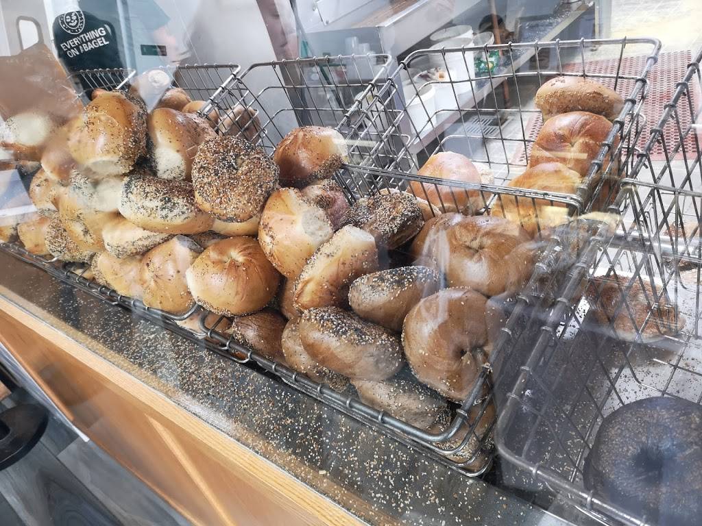 Ess-a-Bagel | bakery | 324 1st Avenue, New York, NY 10009, USA | 2122602252 OR +1 212-260-2252