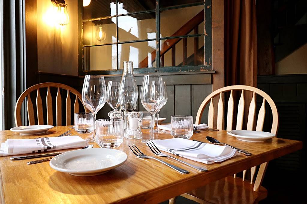 Corner House Restaurant & Bar | restaurant | 22 Main St, Center Sandwich, NH 03227, USA | 6032846219 OR +1 603-284-6219