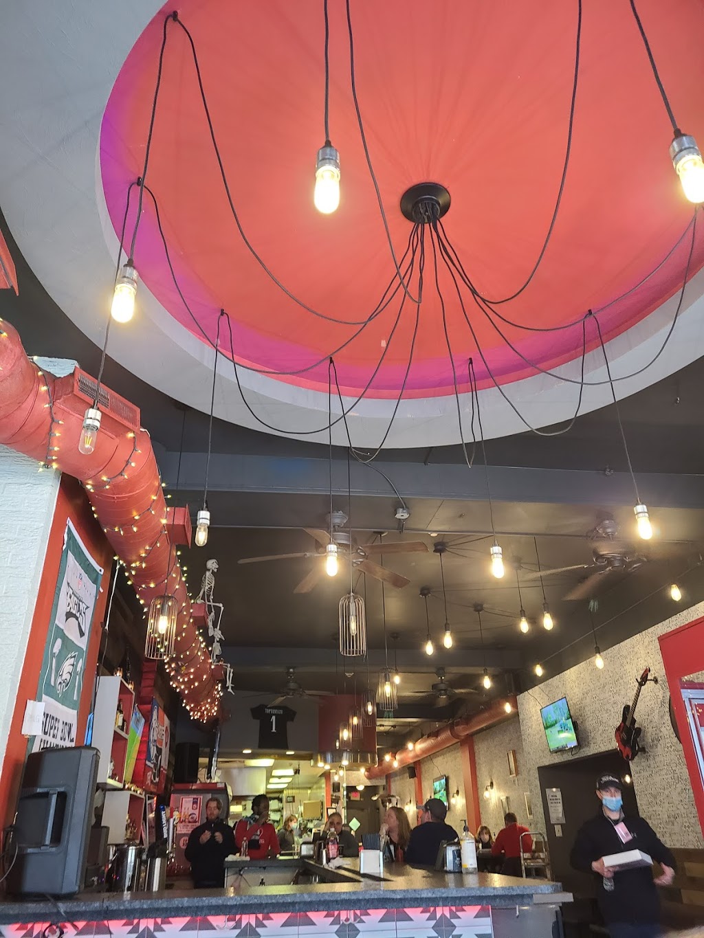 Top Tomato Bar & Pizza | restaurant | 1107 Walnut St, Philadelphia, PA 19107, USA | 2155928242 OR +1 215-592-8242