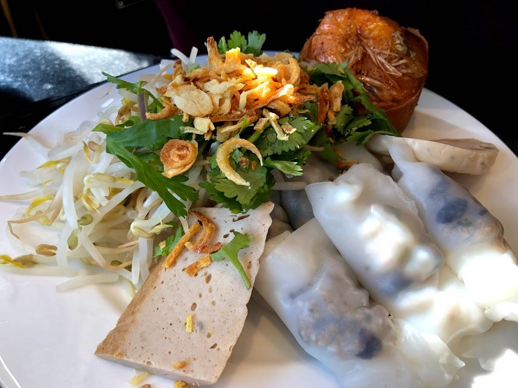 Pho Linh | restaurant | 1156 College St, Toronto, ON M6H 1B6, Canada | 4165163891 OR +1 416-516-3891