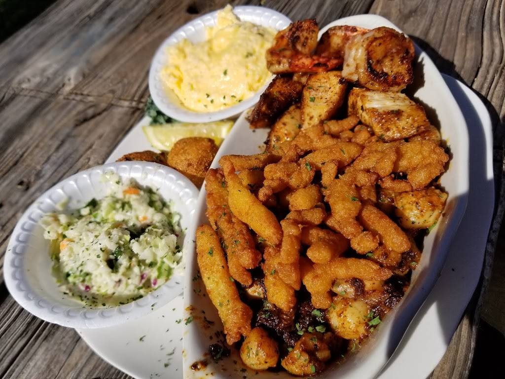 Pecks Old Port Cove | restaurant | 139 N Ozello Trail, Crystal River, FL 34429, USA | 3527952806 OR +1 352-795-2806