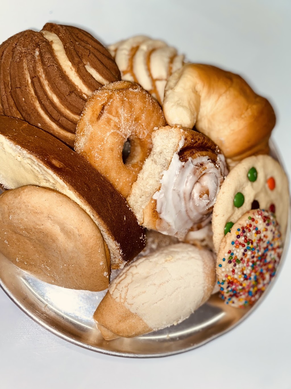 Medinas Bakery | restaurant | 32819 TX-100, Los Fresnos, TX 78566, USA | 9562332755 OR +1 956-233-2755