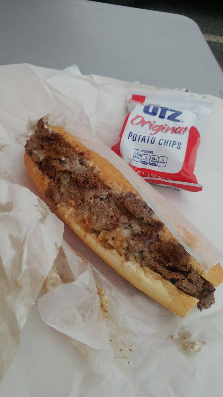 DiNics Pork & Beef | restaurant | 1511 Kitty Hawk Ave, Philadelphia, PA 19112, USA | 2154677675 OR +1 215-467-7675