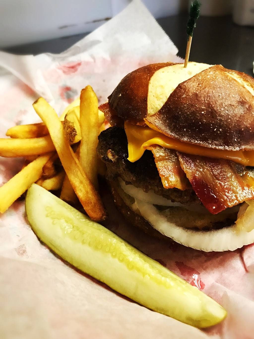 Shortstop Inn | restaurant | 112 E Waterford St, Wakarusa, IN 46573, USA | 5748624639 OR +1 574-862-4639