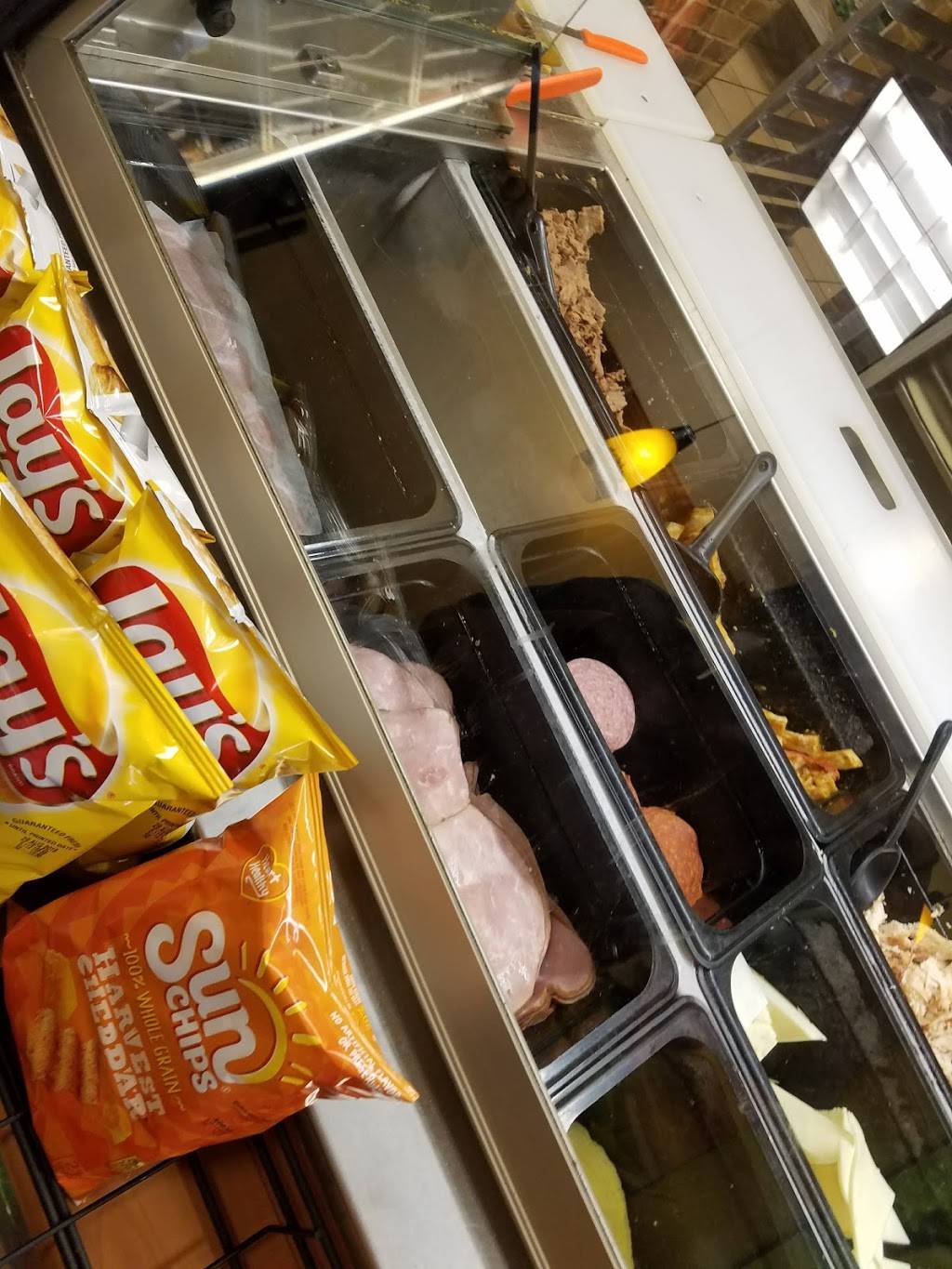 Subway Restaurants | restaurant | 333 W North Ave, Chicago, IL 60610, USA | 3129440661 OR +1 312-944-0661