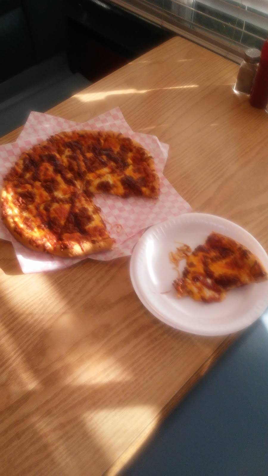 The Station Pizza and Subs | restaurant | 104 S Fordyce St, Blooming Grove, TX 76626, USA | 9036950705 OR +1 903-695-0705