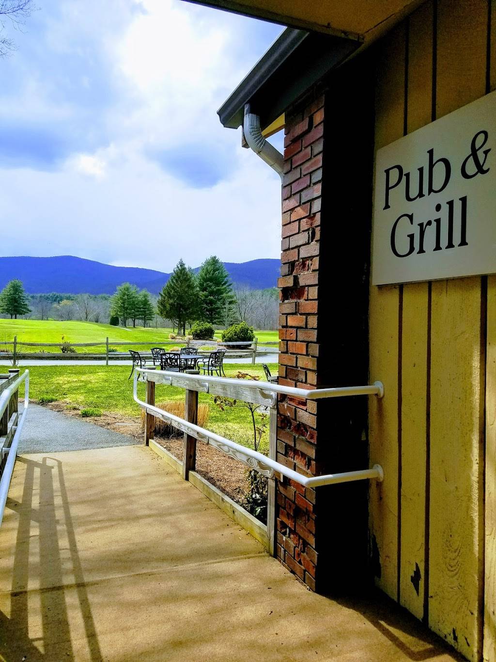 The W Bar + Grill | restaurant | 137 New Ashford Rd, Williamstown, MA 01267, USA | 4134585869 OR +1 413-458-5869