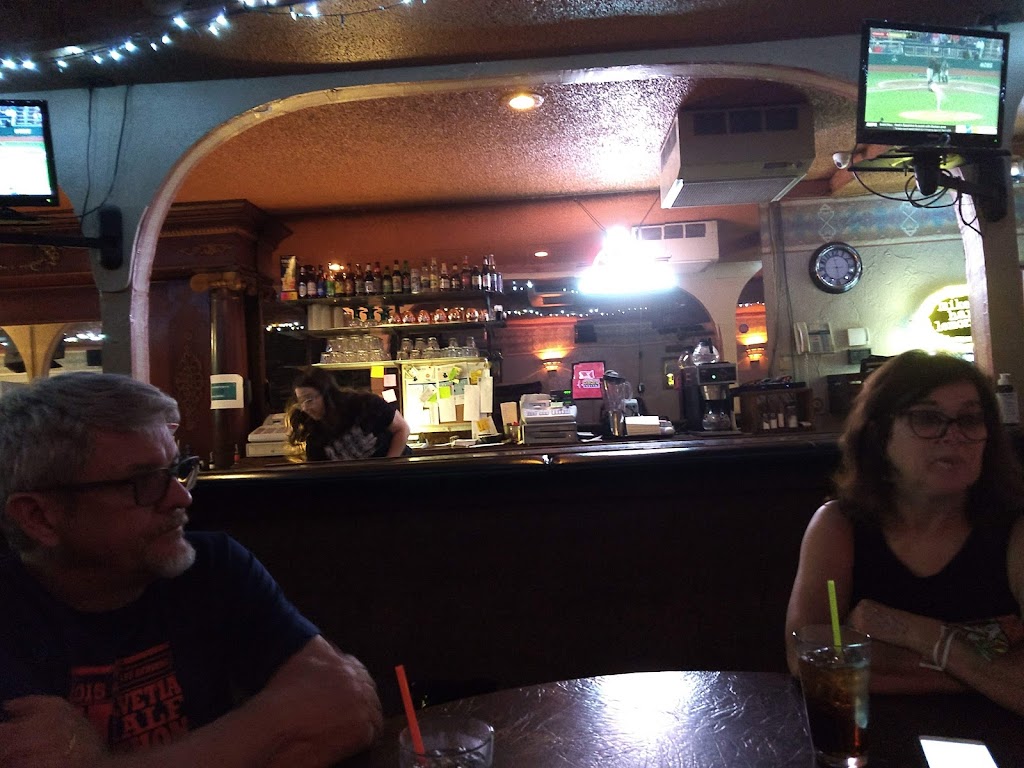 Eagles Nest Food & Spirits | restaurant | 117 N E St, Lakeview, OR 97630, USA | 5419474824 OR +1 541-947-4824