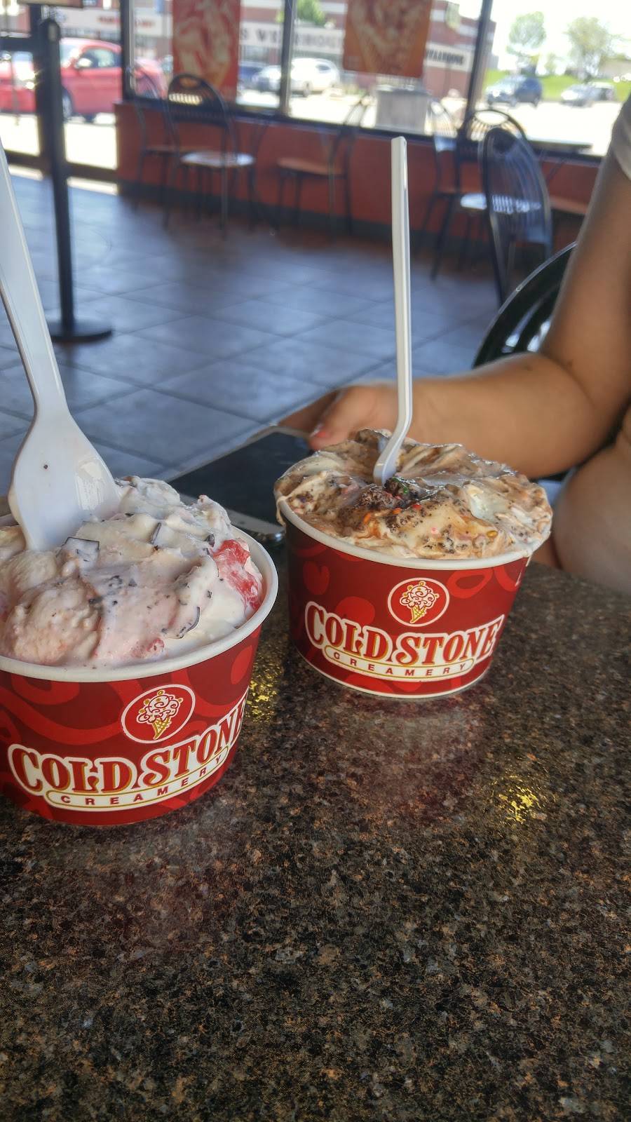 Cold Stone Creamery | bakery | 806 Wacker Dr Ste 118, Dubuque, IA 52002, USA | 5635566766 OR +1 563-556-6766