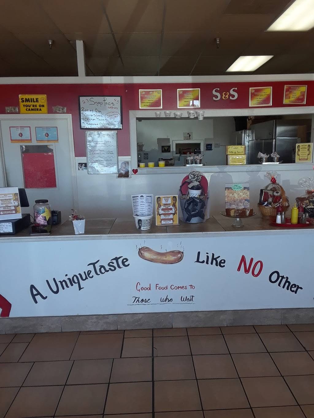 S & S Links | restaurant | 1750 E Ave. J, Lancaster, CA 93535, USA | 6612069122 OR +1 661-206-9122