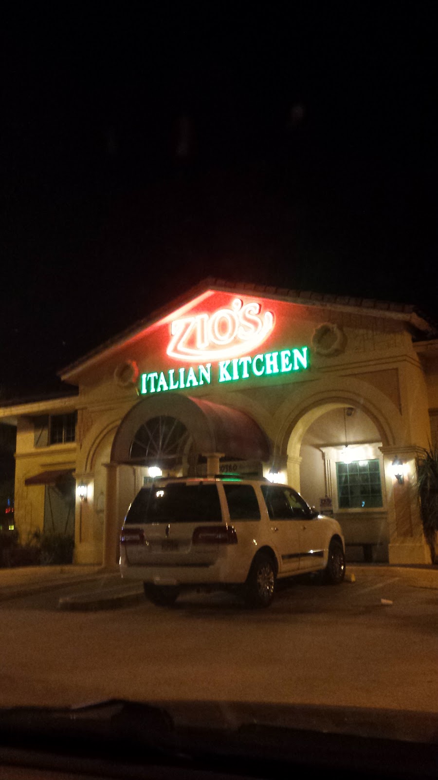 Zios | restaurant | 20380 US-59, Humble, TX 77338, USA | 2815407787 OR +1 281-540-7787