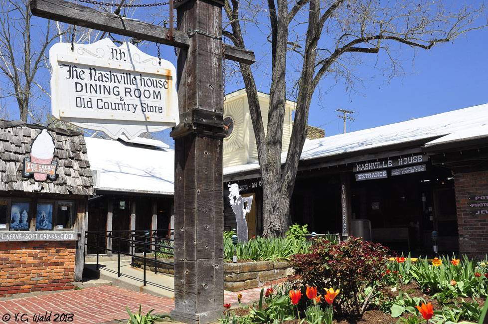 The Nashville House | restaurant | 15 S Van Buren St, Nashville, IN 47448, USA | 8129884554 OR +1 812-988-4554