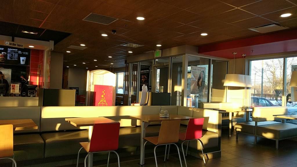 McDonalds | cafe | 595 S St SE, Warren, OH 44483, USA | 3303929600 OR +1 330-392-9600