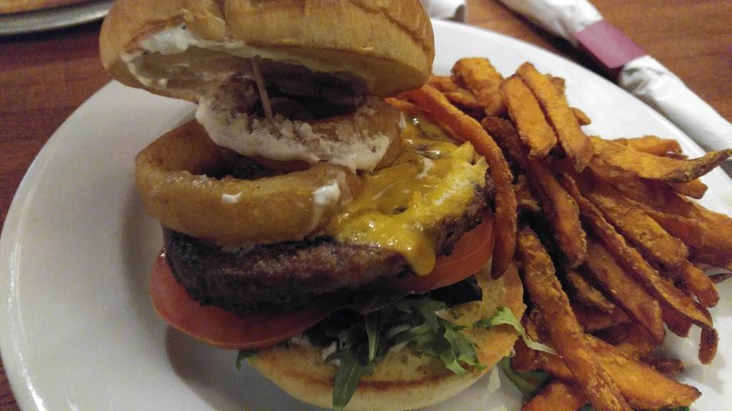 Anyways Pub | restaurant | 5 E Roosevelt Rd, Oakbrook Terrace, IL 60181, USA | 6309329323 OR +1 630-932-9323