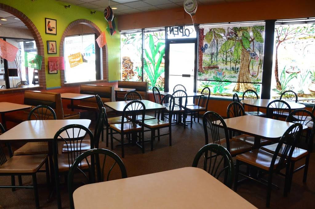 Taco Amigo | restaurant | 2104 Silvernail Rd, Pewaukee, WI 53072, USA | 2625440104 OR +1 262-544-0104