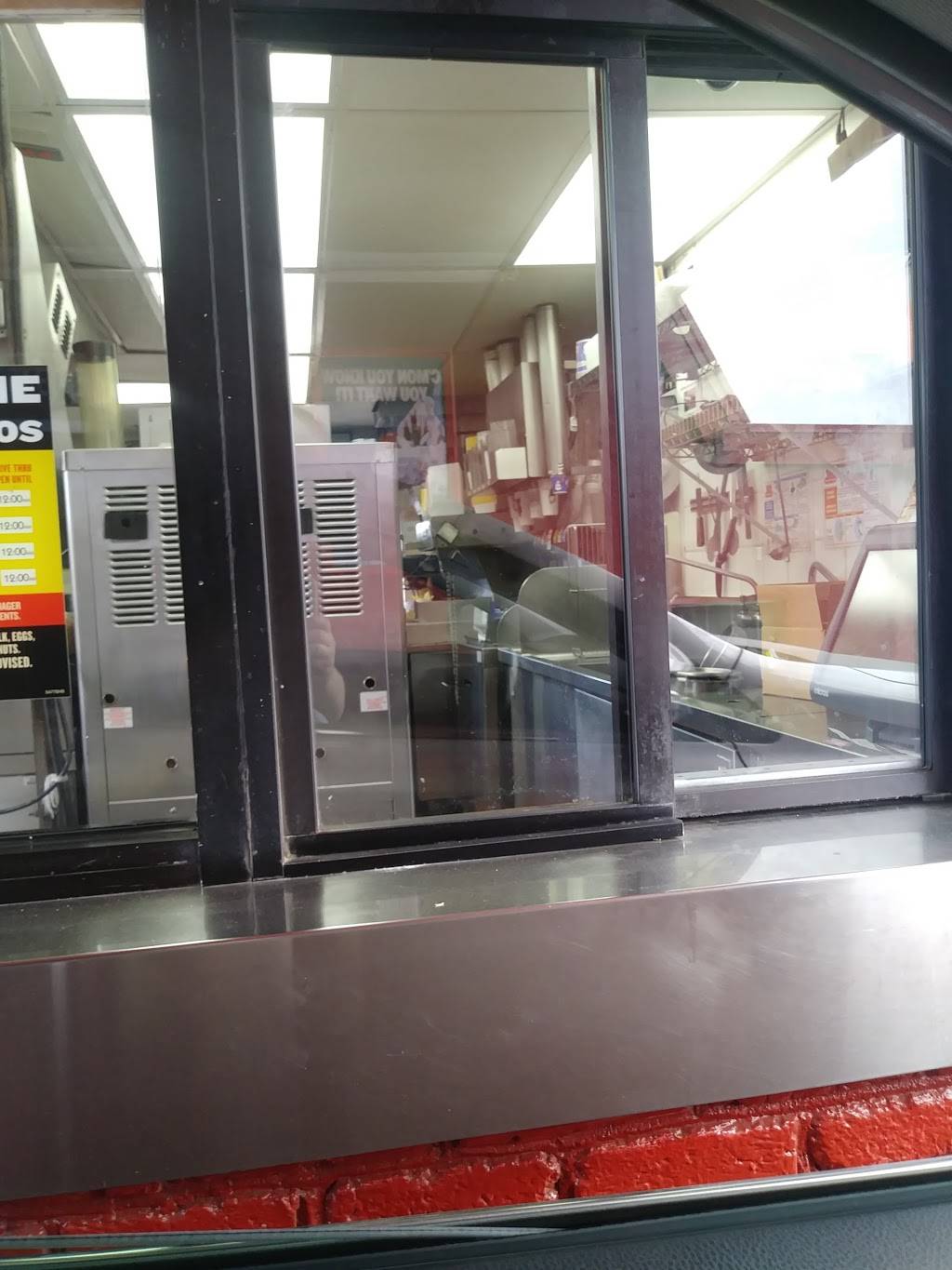 Wienerschnitzel | restaurant | 711 E Alisal St, Salinas, CA 93905, USA | 8314249999 OR +1 831-424-9999