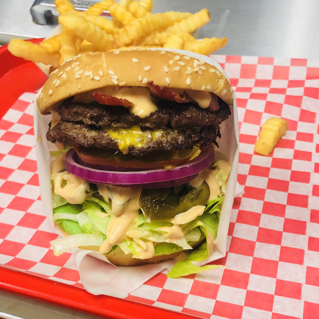 Sno-White Drive In | restaurant | 141 W Inyo Ave, Tulare, CA 93274, USA | 5596861801 OR +1 559-686-1801