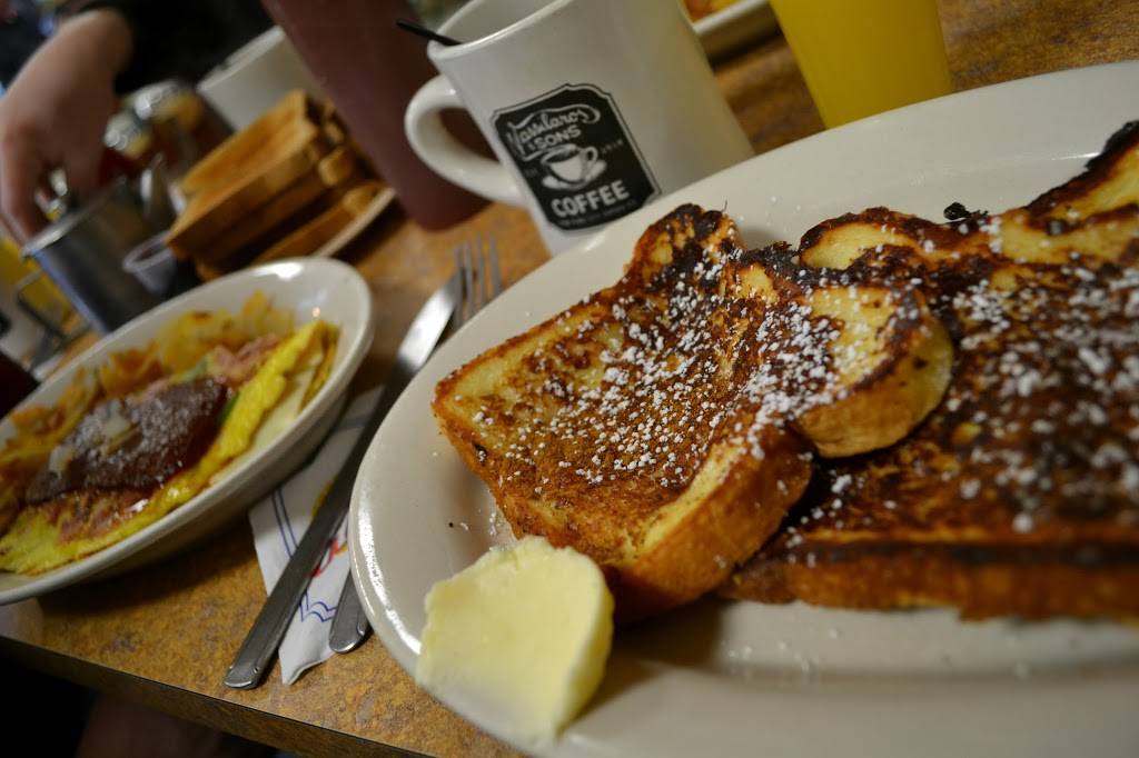 Petes Hot Dogs | restaurant | 400 Broadway, Bethlehem, PA 18015, USA | 6108666622 OR +1 610-866-6622