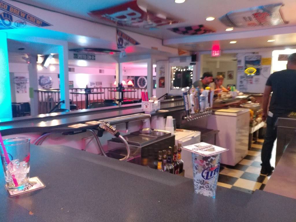 Apes Bar & Grill | restaurant | 518 4th St, Algoma, WI 54201, USA | 9203658004 OR +1 920-365-8004