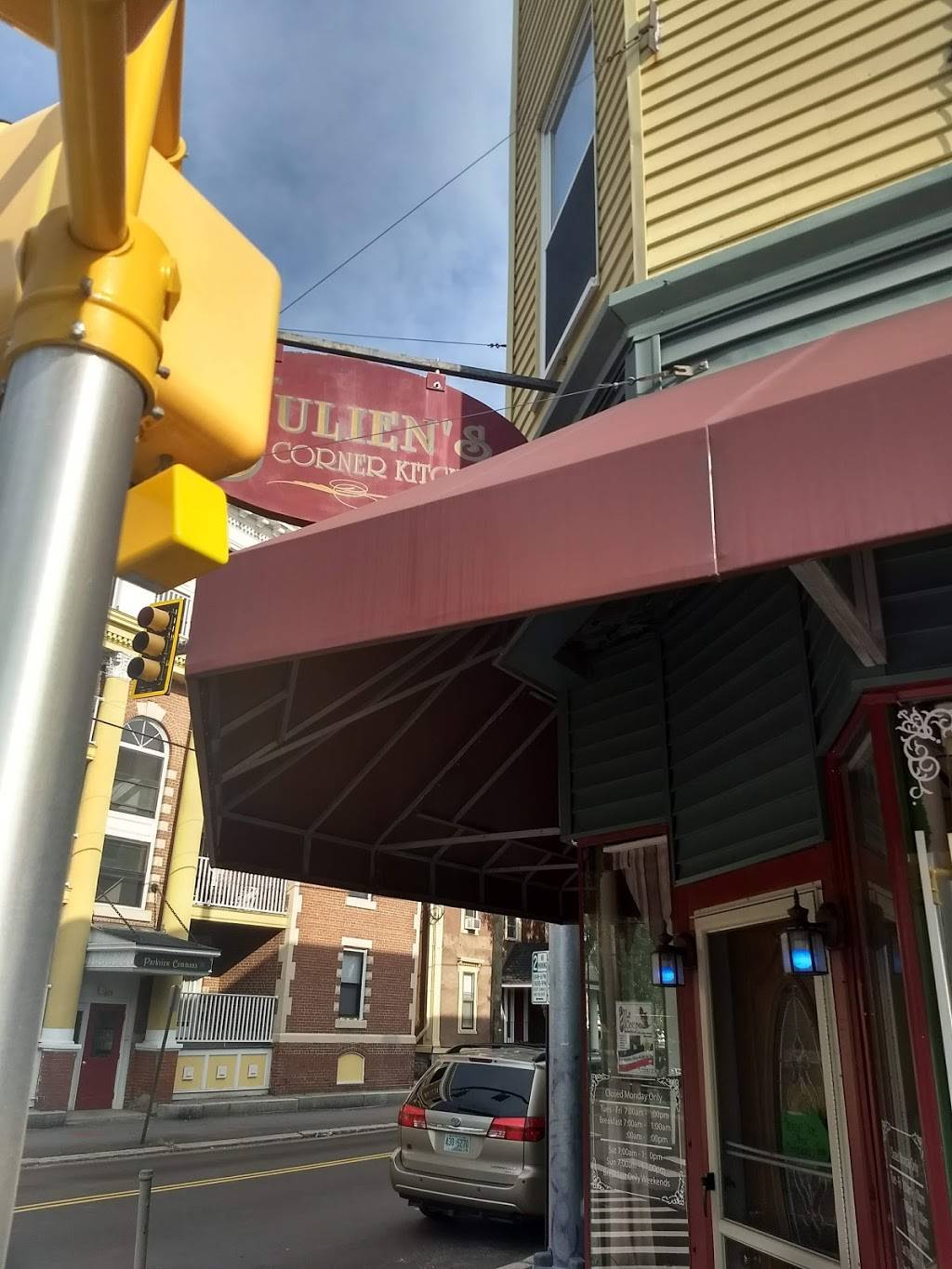 Juliens Corner Kitchen | meal takeaway | 150 Bridge St, Manchester, NH 03104, USA | 6036224044 OR +1 603-622-4044
