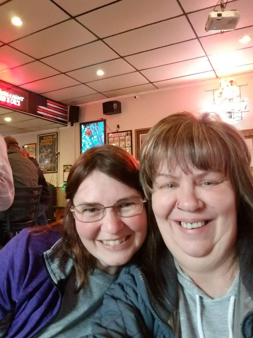 Rod & Cals Pub & Grub | restaurant | 109 W Mission St, Strawberry Point, IA 52076, USA | 5639332200 OR +1 563-933-2200