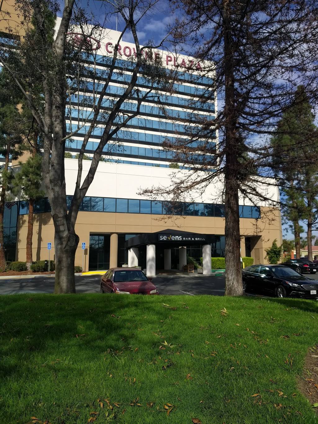 Sevens Bar & Grill | restaurant | 777 Bellew Dr, Milpitas, CA 95035, USA | 4083219500 OR +1 408-321-9500