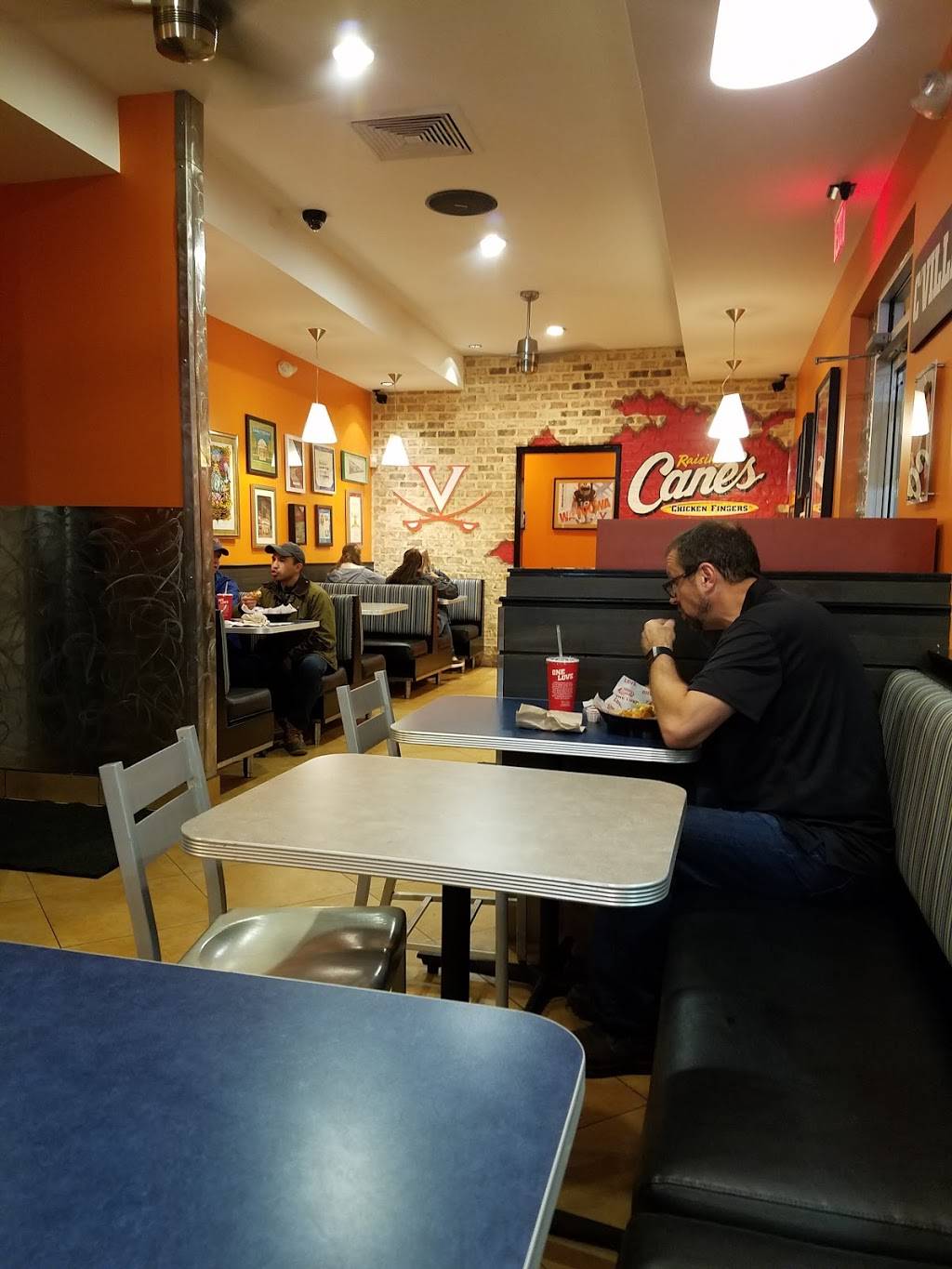 Raising Canes Chicken Fingers | meal takeaway | 1805 Emmet St N, Charlottesville, VA 22901, USA | 4342934331 OR +1 434-293-4331