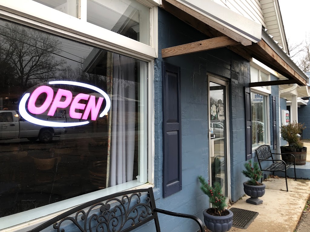 Cafe Magnolia | restaurant | 10050 TN-100, Scotts Hill, TN 38374, USA | 7315493737 OR +1 731-549-3737