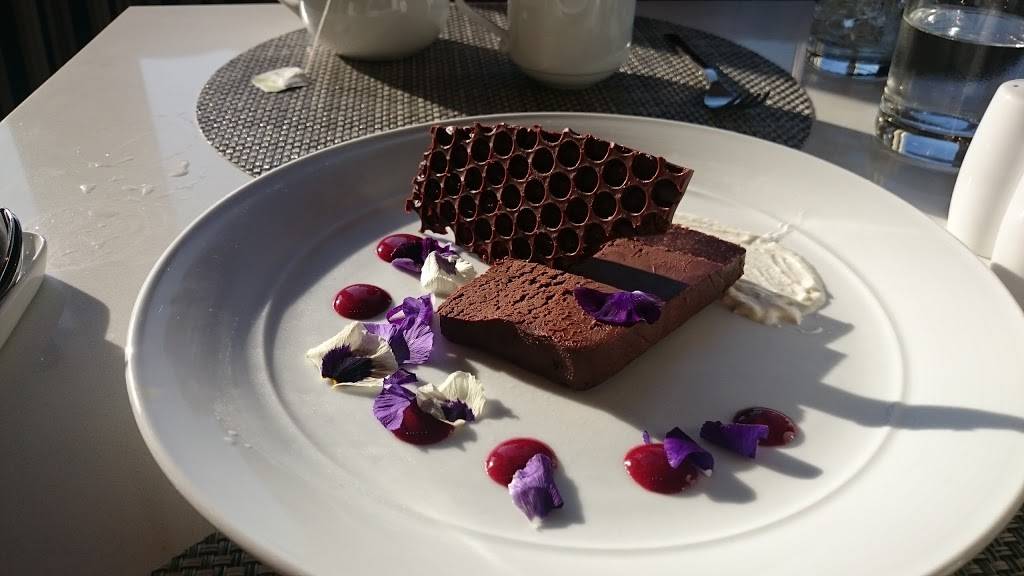 Lakeside Seafood & Grill | restaurant | 9 Harbour St E, Collingwood, ON L9Y 5B5, Canada | 7054463274 OR +1 705-446-3274