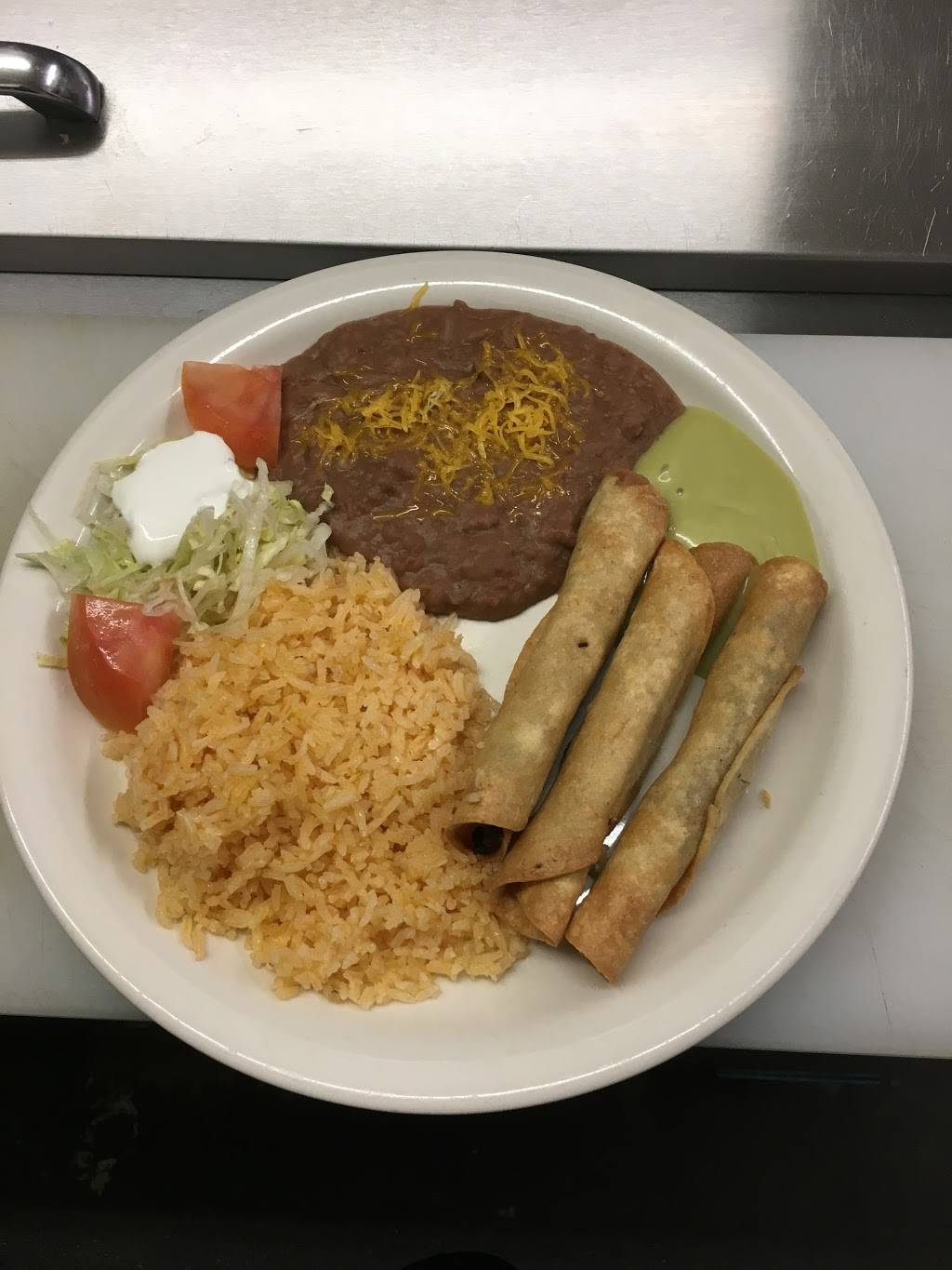 Ramsey Burger | restaurant | 1677 E 6th St, Beaumont, CA 92223, USA | 9518451855 OR +1 951-845-1855