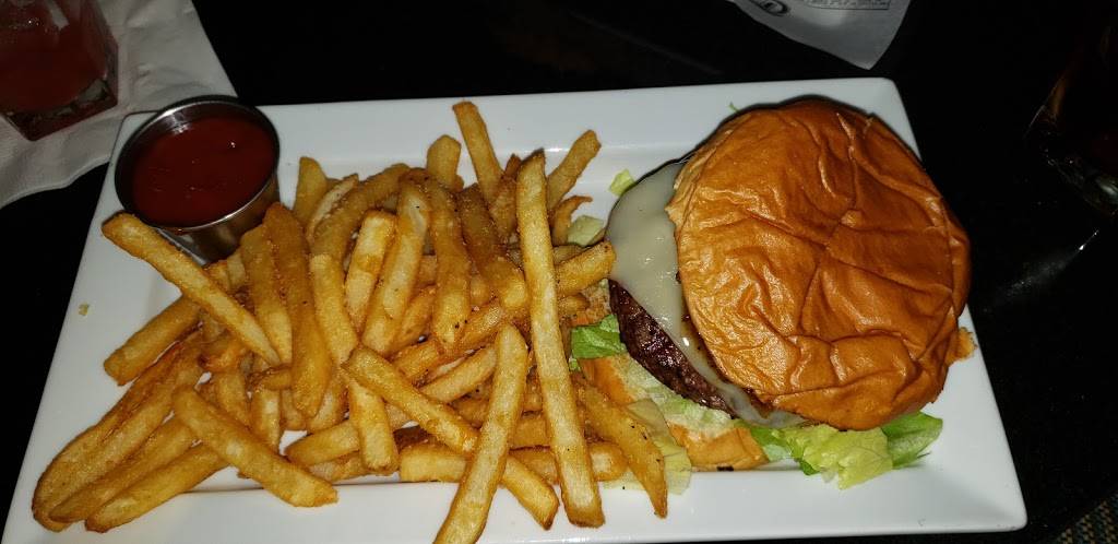 HKs Restaurant and Bar | restaurant | 315 Four Seasons Dr, Lake Ozark, MO 65049, USA | 5733658509 OR +1 573-365-8509