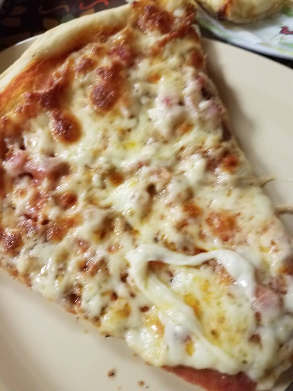 Giovannis Pizza | restaurant | 3033 4th Ave, St Paul, VA 24283, USA | 2767629898 OR +1 276-762-9898