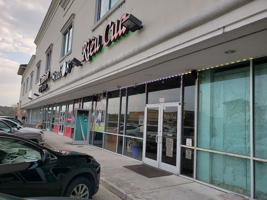 Rieu Cua Bellaire | restaurant | 12319 Bellaire Blvd #300, Houston, TX 77072, USA | 8324869478 OR +1 832-486-9478