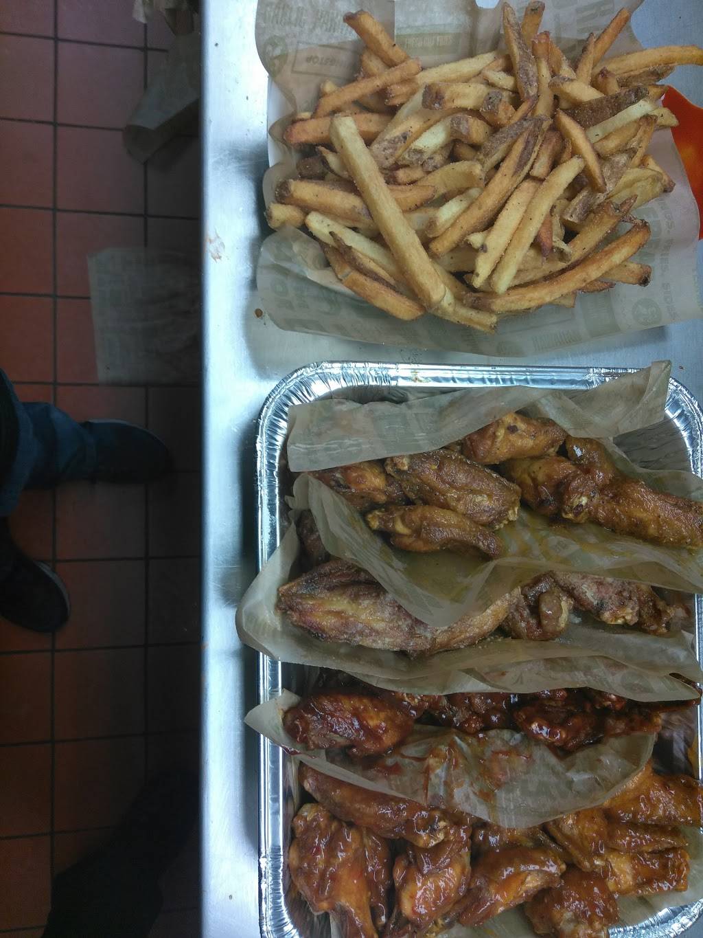 Wingstop | restaurant | 7644 City Ave, Philadelphia, PA 19151, USA | 2154779464 OR +1 215-477-9464