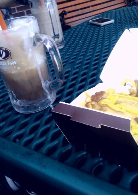 Farmington A&W | restaurant | 30732 Grand River Ave, Farmington, MI 48336, USA | 2484772849 OR +1 248-477-2849