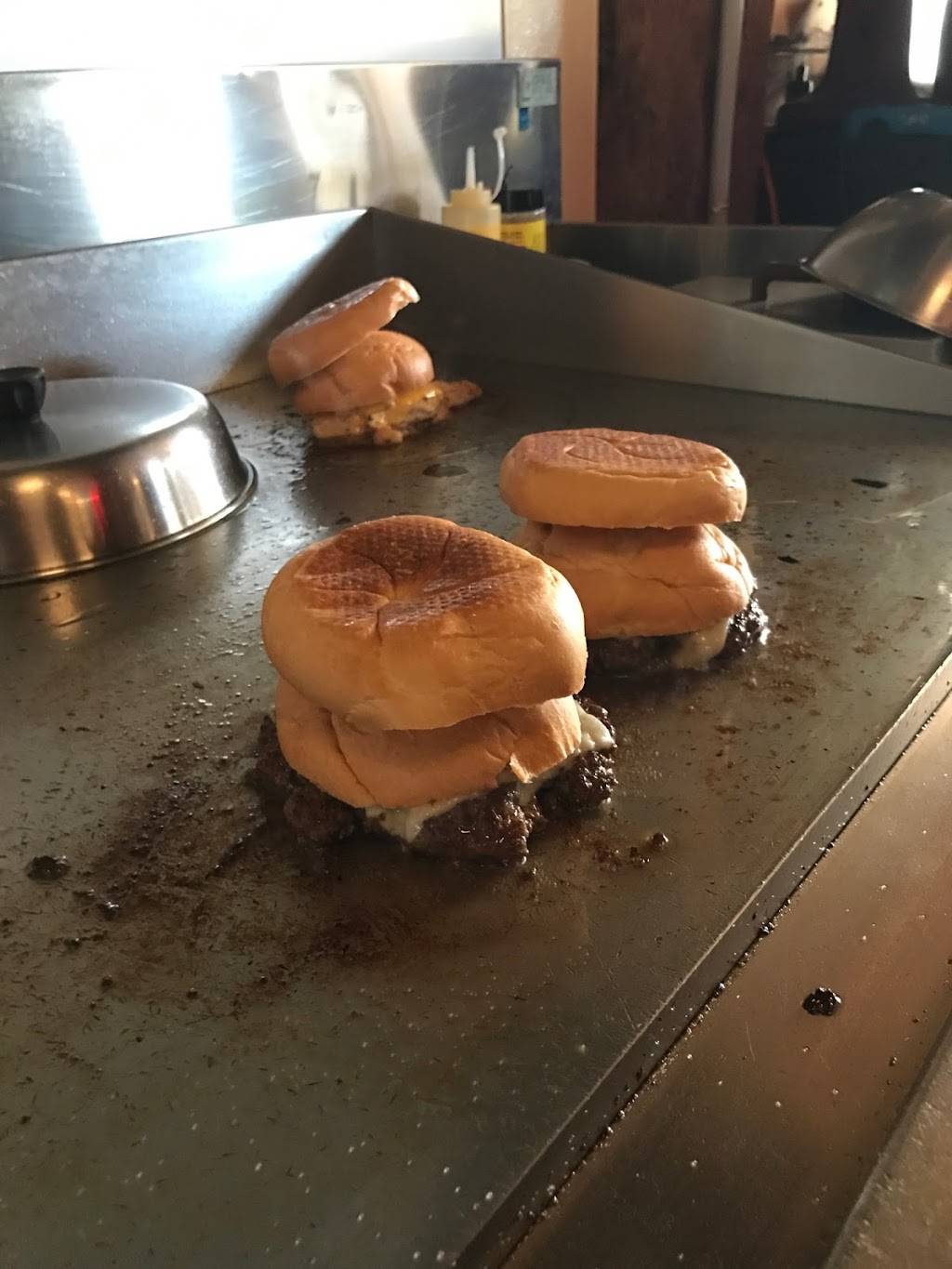 Anton’s Saloon | restaurant | 26320 County Hwy W, Benton, WI 53803, USA | 6089654881 OR +1 608-965-4881