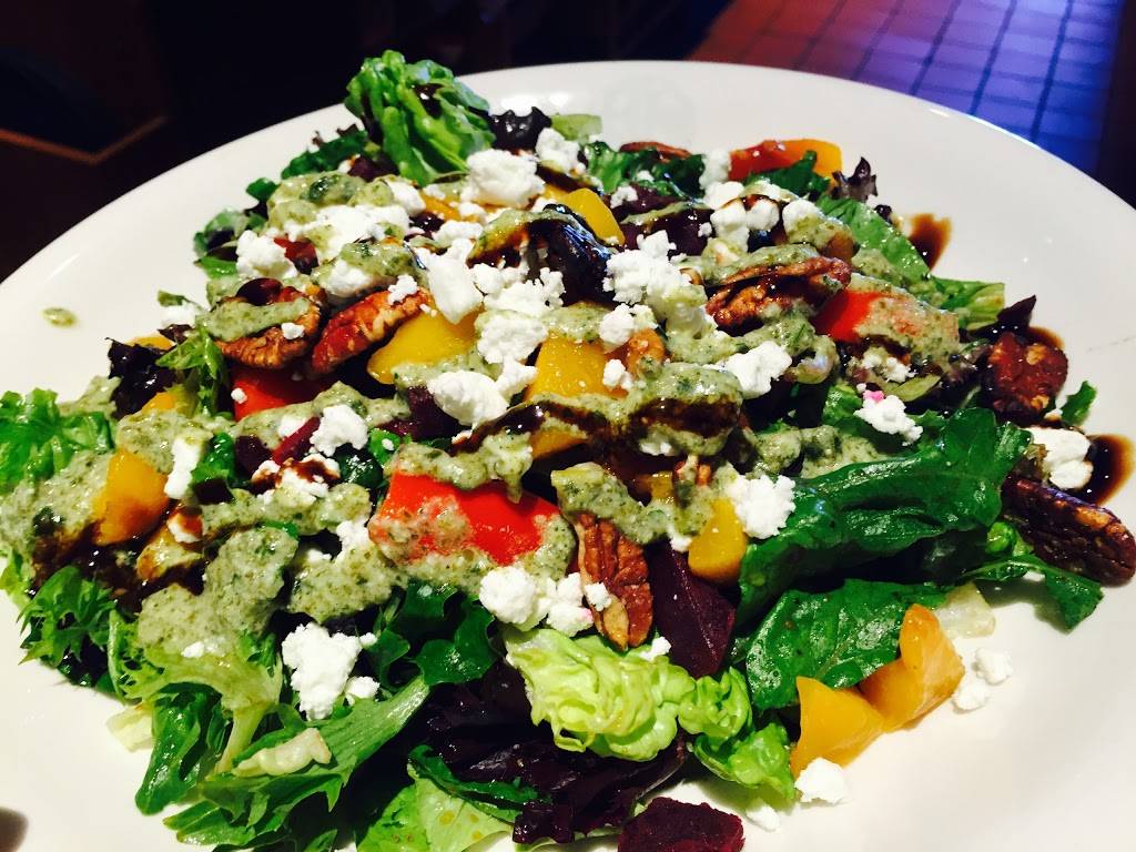 Boston Pizza | restaurant | 521 W Hunt Club Rd, Nepean, ON K2G 5W5, Canada | 6132263374 OR +1 613-226-3374