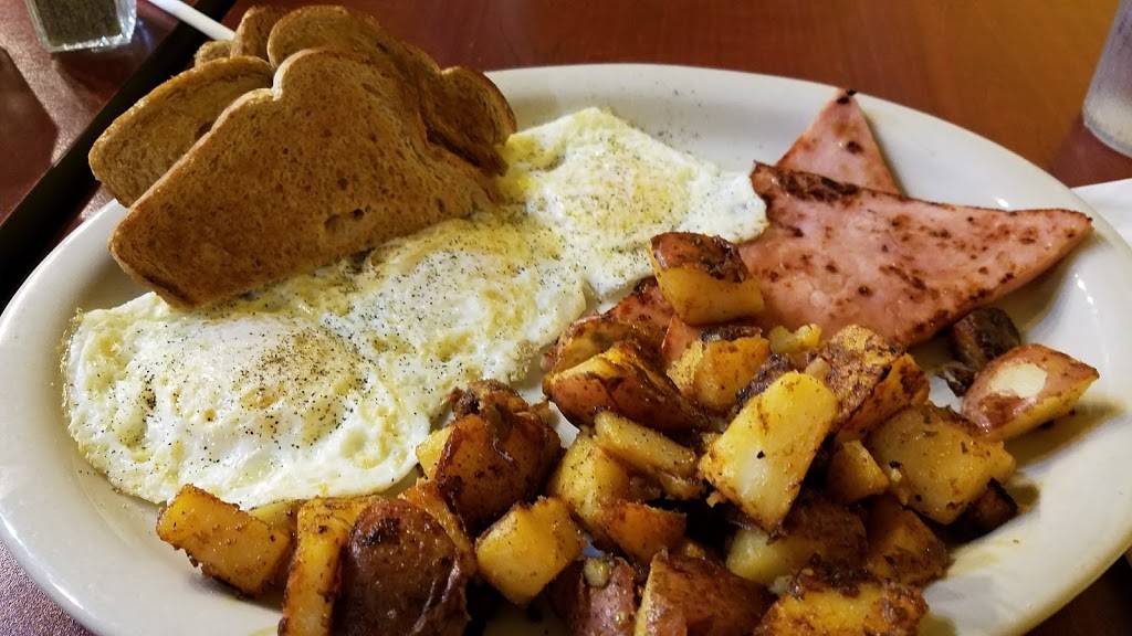 Daybreak Family Restaurant | restaurant | 337 W Center St, West Bridgewater, MA 02379, USA | 5085835341 OR +1 508-583-5341