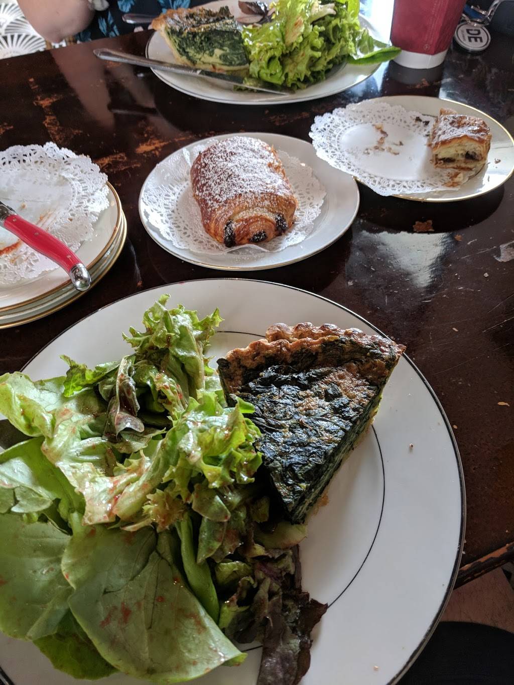 Petite LouLou Creperie + Bar à Vins | cafe | 713 E Main St, Purcellville, VA 20132, USA | 5404413135 OR +1 540-441-3135