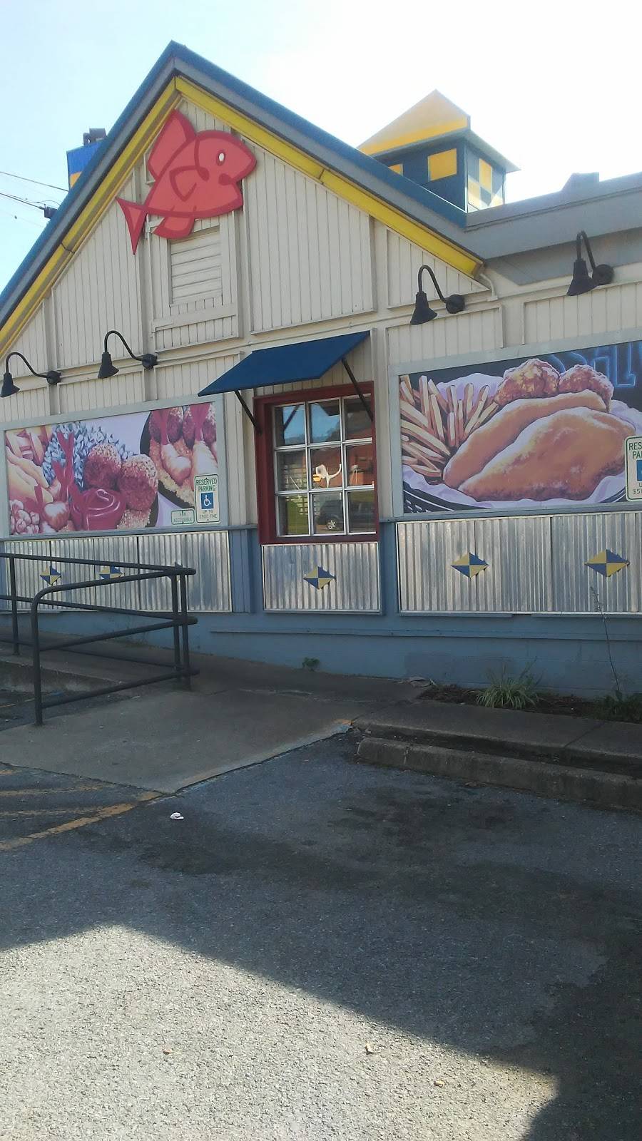 Long John Silvers | restaurant | 1101 State St, Gassaway, WV 26624, USA | 3043645910 OR +1 304-364-5910